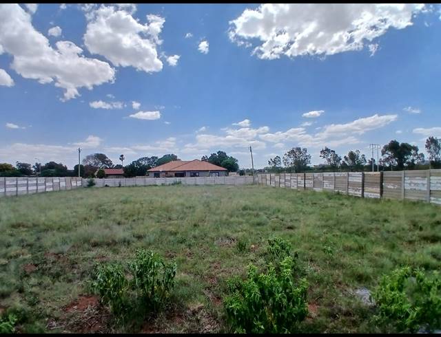 1,018M² VACANT LAND FOR SALE IN KOOKRUS